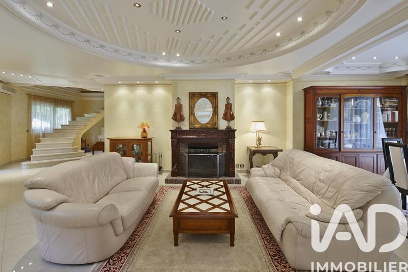 Maison - 296 m² - 10 pièces