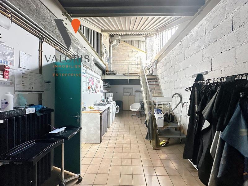 Local commercial - 90 m² - 3 pièces