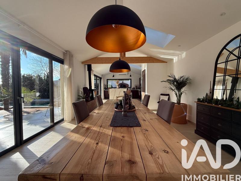 Maison - 205 m² - 6 pièces