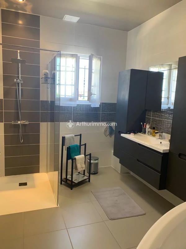 Maison - 266 m² - 8 pièces