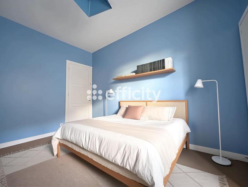 Maison - 210 m² - 8 pièces