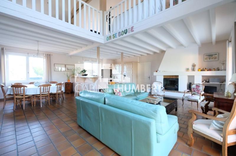 Maison - 214 m² - 7 pièces