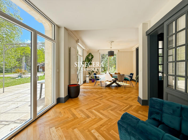 Maison - 360 m² - 14 pièces