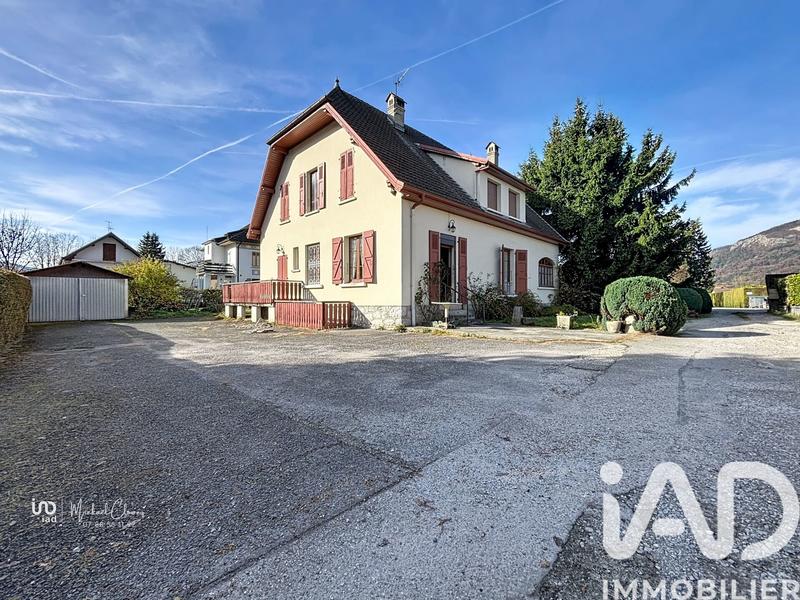 Maison - 205 m² - 10 pièces