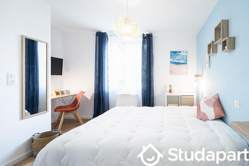 Chambre - 11 m² - 1 pièce