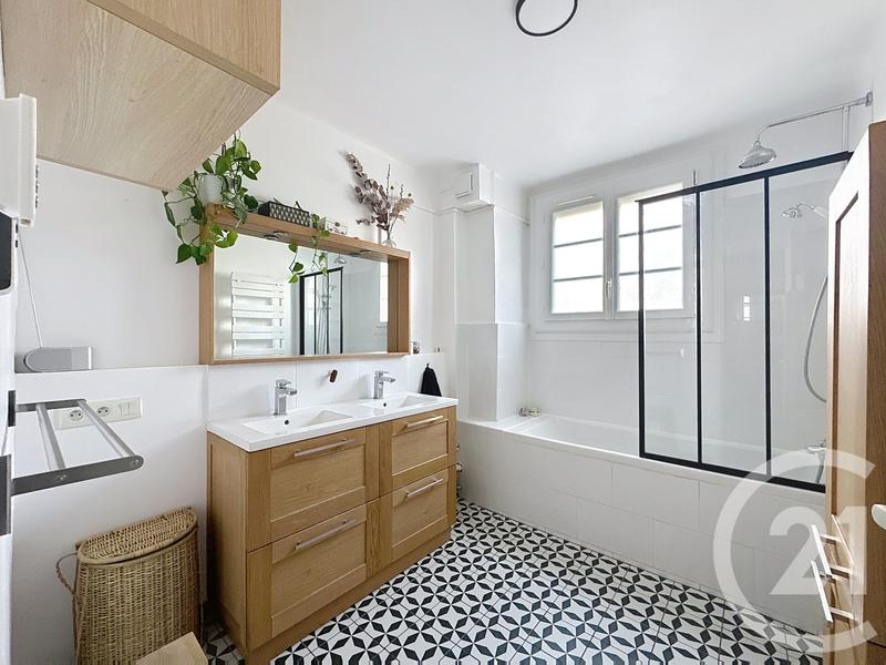 Appartement - 79 m² - 4 pièces