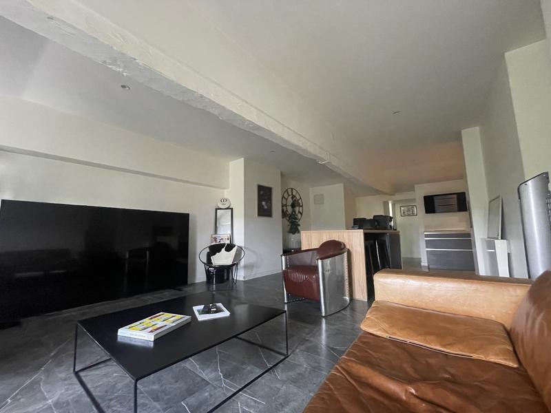 Appartement - 90 m² - 3 pièces