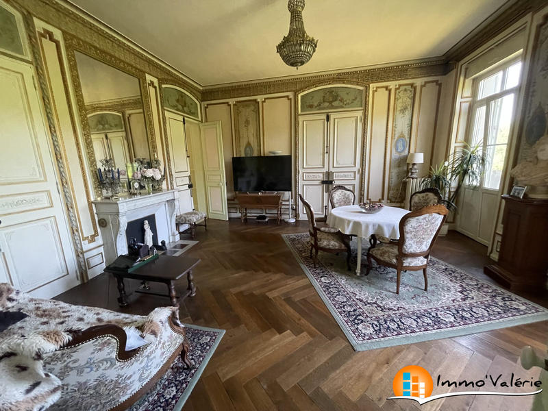 Maison - 854 m² - 19 pièces