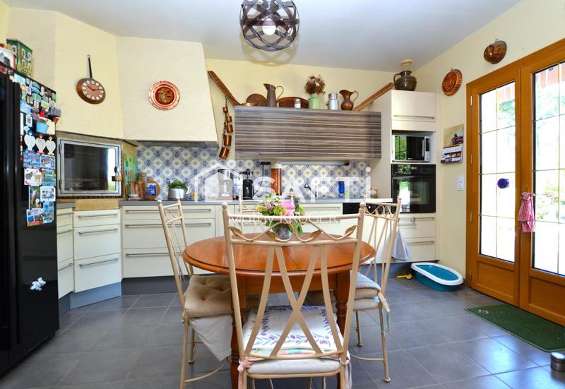 Propriété - 228 m² - 7 pièces