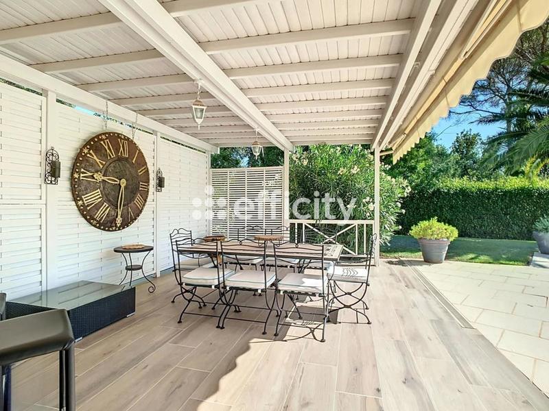 Maison - 180 m² - 5 pièces