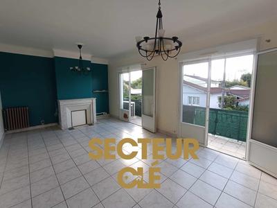 Maison - 242 m² - 7 pièces