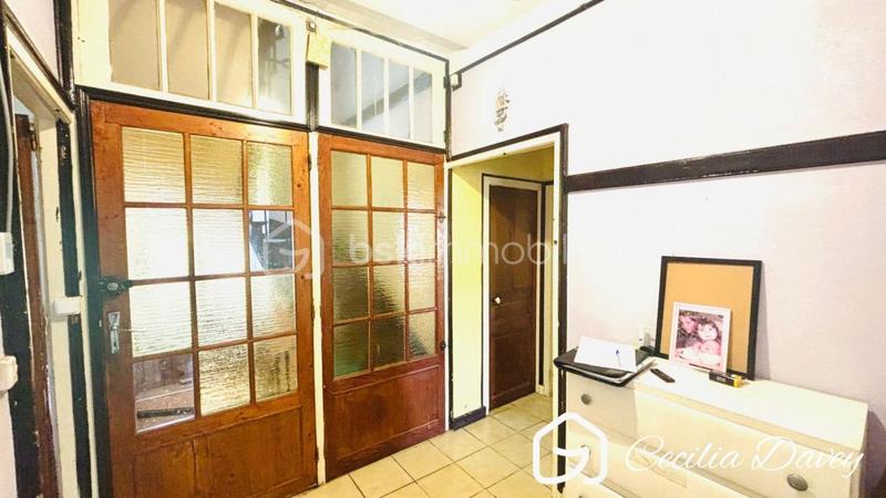 Demeure - 250 m² - 9 pièces