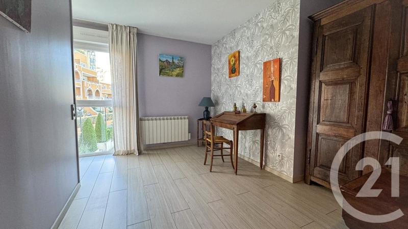 Appartement - 100 m² - 3 pièces