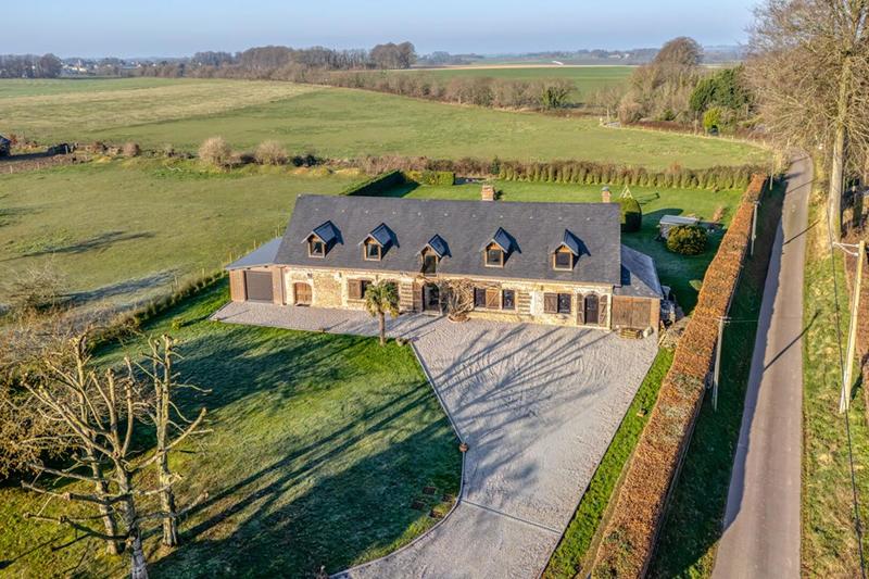 Maison - 281 m² - 12 pièces