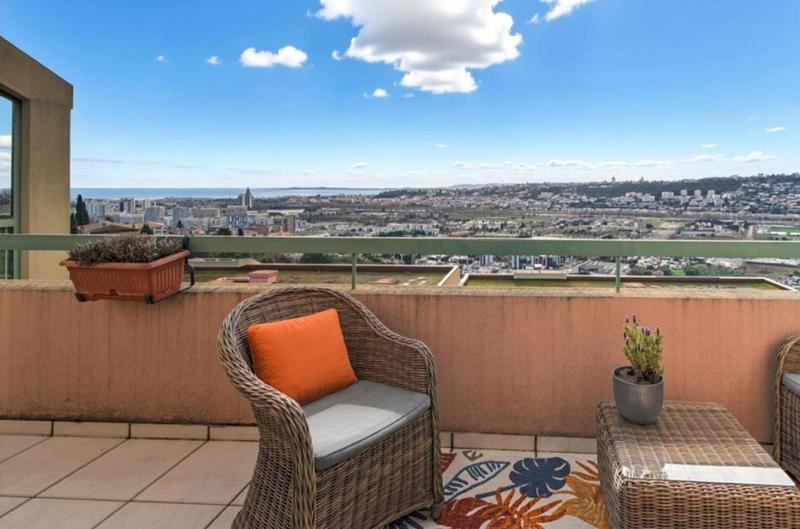 Appartement - 100 m² - 5 pièces