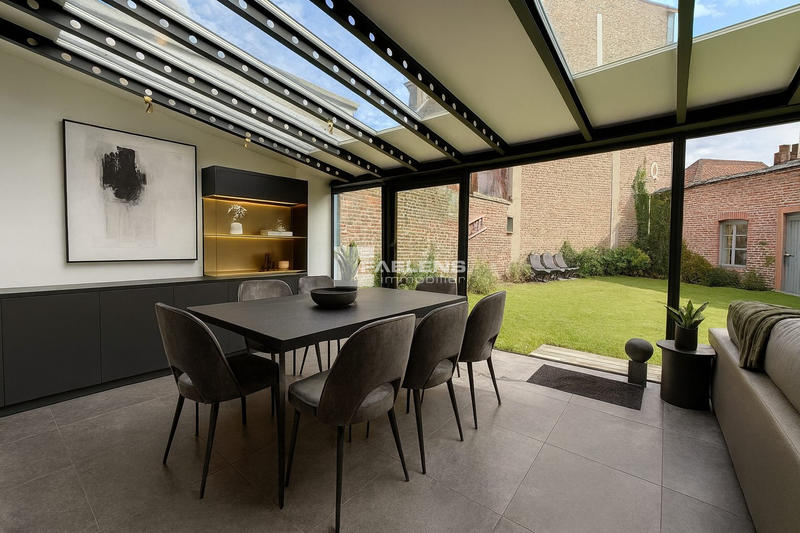 Maison - 260 m² - 8 pièces