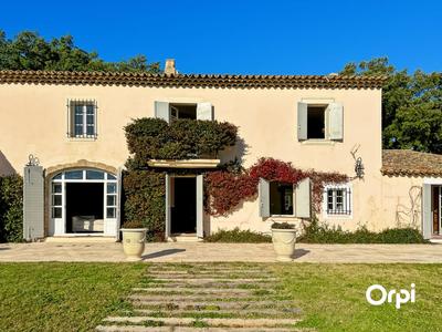 Mas - 261 m² - 6 pièces