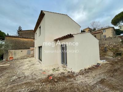 Maison traditionnelle - 100 m² - 5 pièces