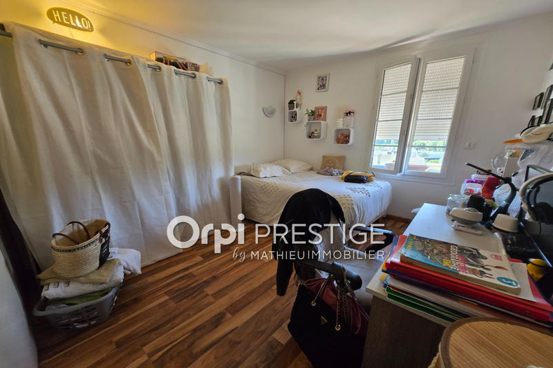 Villa - 201 m² - 9 pièces