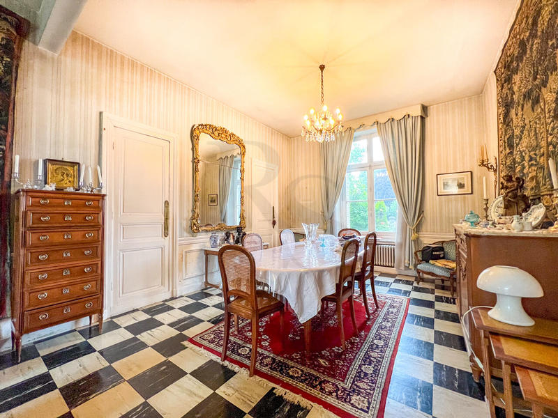 Maison - 358 m² - 11 pièces