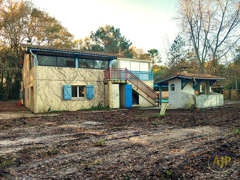 Maison - 212 m² - 9 pièces