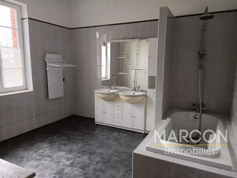 Maison - 417 m² - 14 pièces