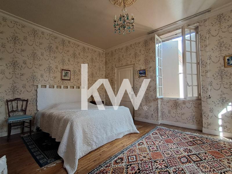 Maison - 381 m² - 10 pièces