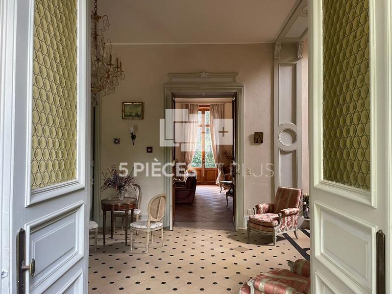 Hôtel particulier - 600 m² - 10 pièces