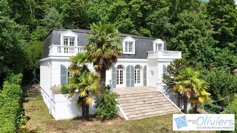 Maison - 221 m² - 9 pièces