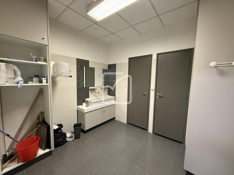 Local commercial - 658 m² - 8 pièces