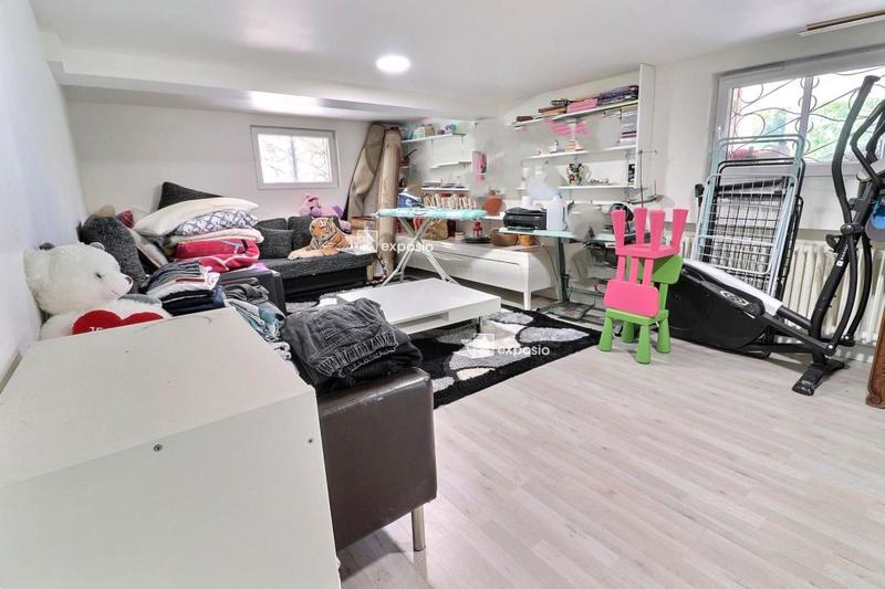 Maison - 240 m² - 7 pièces