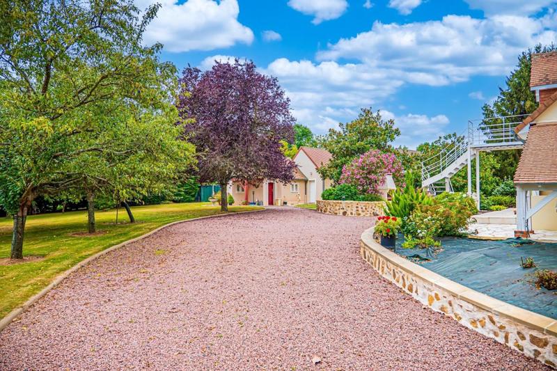 Maison - 230 m² - 8 pièces