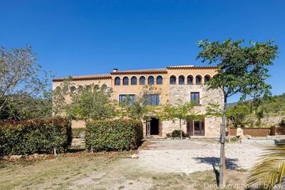 Propriété - 1 050 m² - 15 pièces