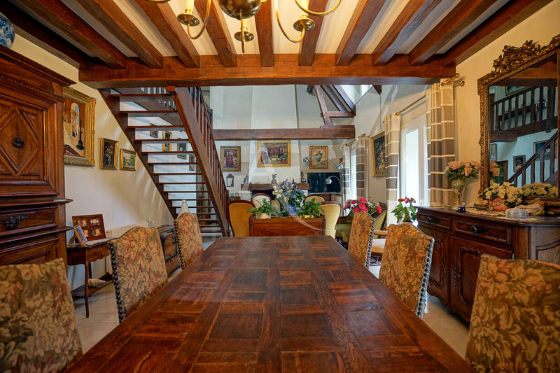 Maison - 250 m² - 8 pièces