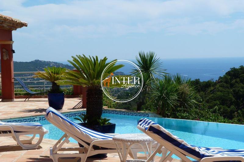 Villa - 270 m² - 6 pièces