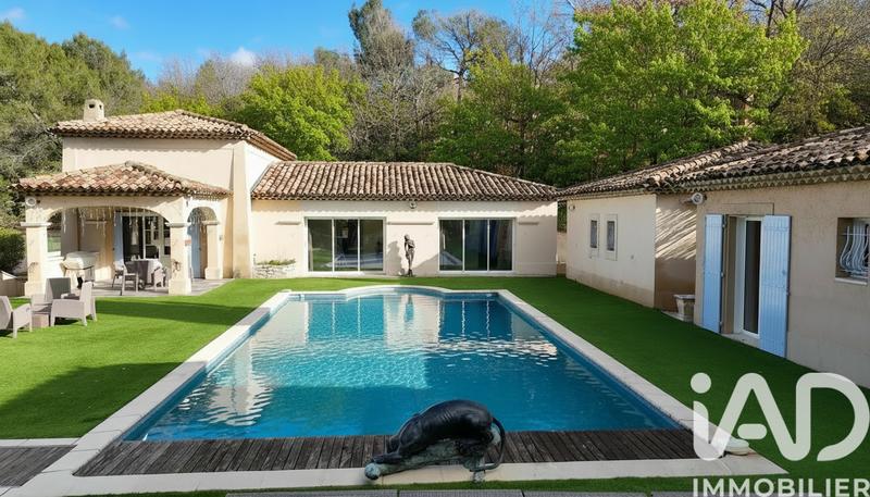 Maison - 365 m² - 11 pièces