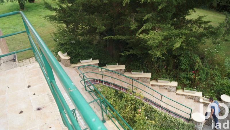 Maison - 275 m² - 13 pièces