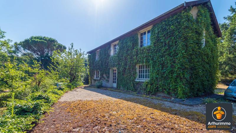 Maison - 240 m² - 8 pièces