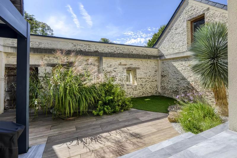 Maison - 267 m² - 9 pièces