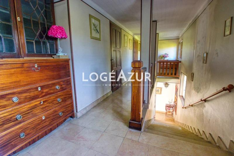 Maison - 210 m² - 8 pièces