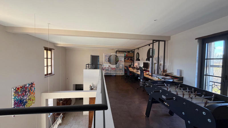 Maison - 280 m² - 9 pièces