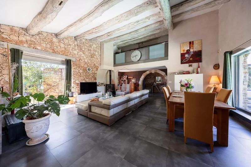 Maison - 256 m² - 8 pièces