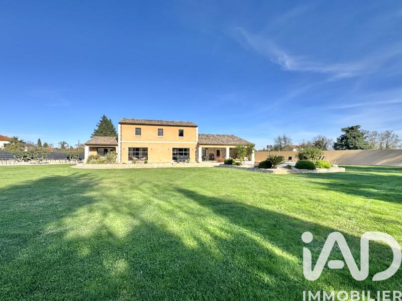 Maison - 205 m² - 6 pièces