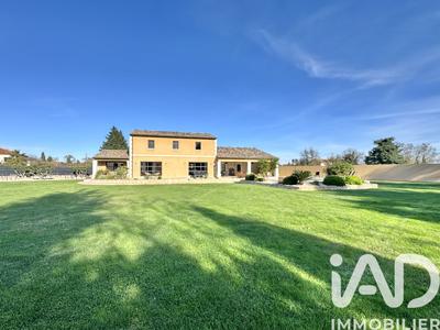 Maison - 205 m² - 6 pièces