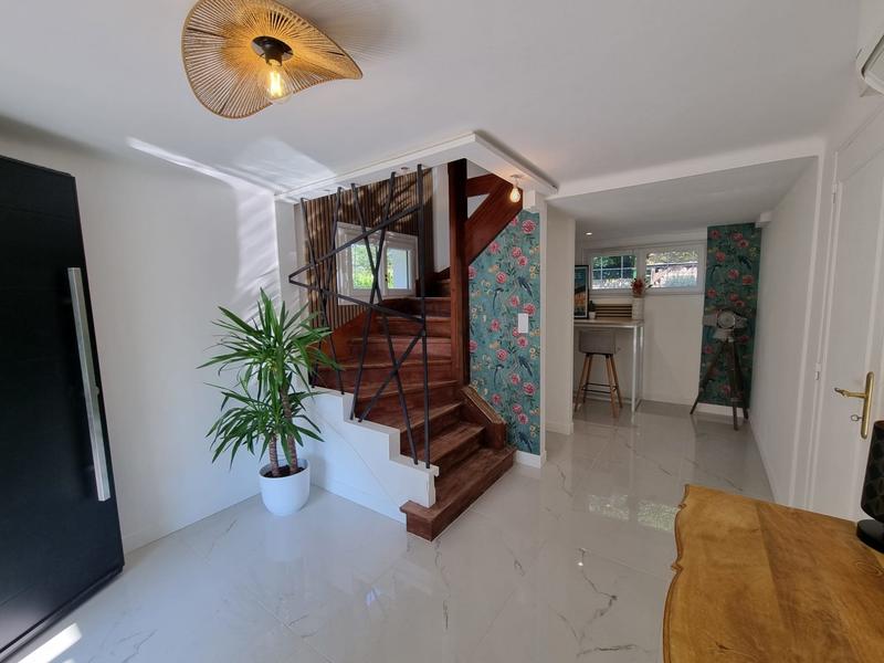 Maison - 140 m² - 5 pièces