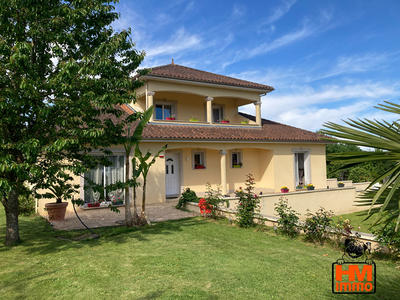 Maison - 207 m² - 7 pièces