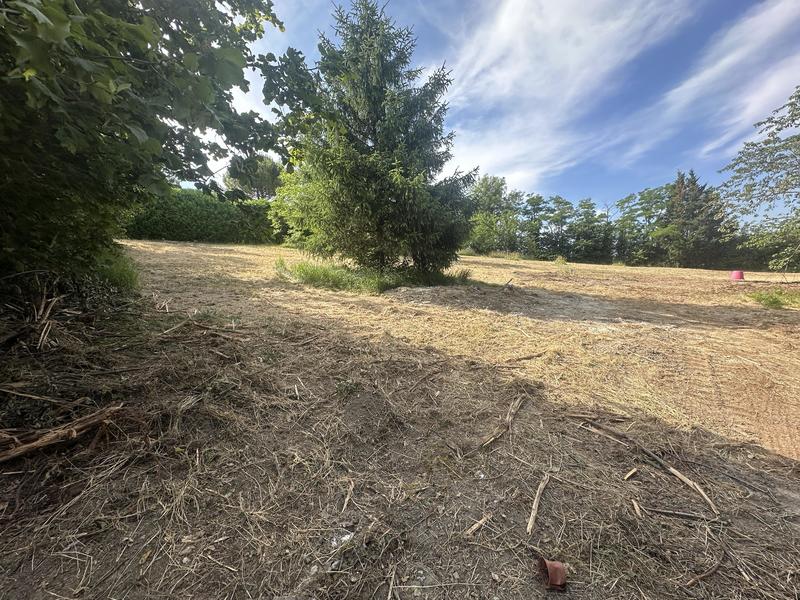 Terrain constructible - 1 556 m²