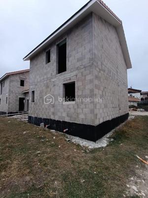 Maison - 96 m² - 5 pièces