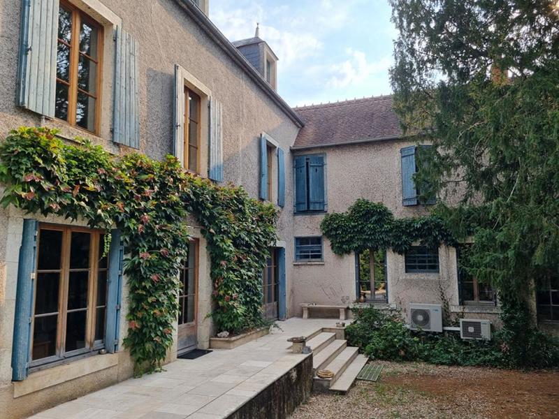 Propriété - 316 m² - 9 pièces