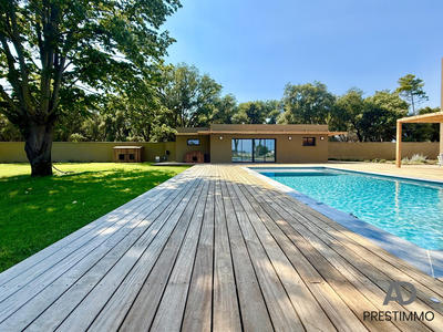 Villa - 250 m² - 6 pièces